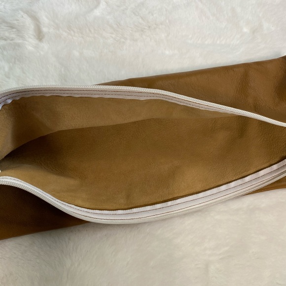 American Apparel Slouched Leather Clutch - Picture 6 of 9